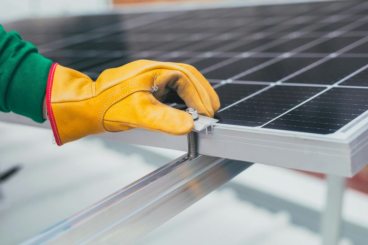 installing solar panel